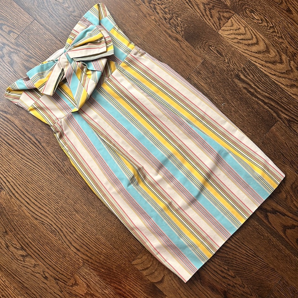 Anthropologie Strapless sheath with bow-front and pockets, sz2